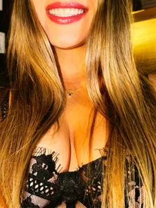 Ninakravis In the office Hình 7