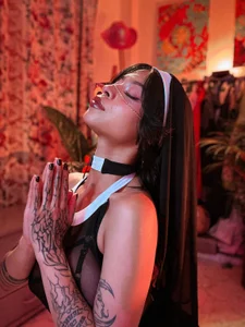Kitty naughty nun 🖤🌶️ de Kitty_arts  6 photos
