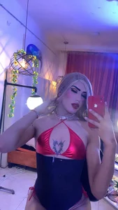 antonella_rosecs Flavor of red night 🍷 টি ছবি