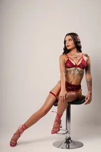 shantallvegga1 Seduction in Red Foto 3