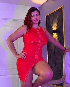 LizaStefano Does red highlight my curves?😈 사진