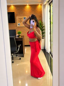Red on Me, Temptation in the Air🔥 de KarinaFlowers_  2 photos