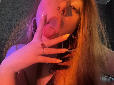 Ungoliant_Kiss Neon Pic 5