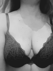 Aphroditi_apo_Kriti A little black & white Pic 4