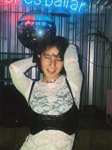 LuaBusch Public  2টি ছবি