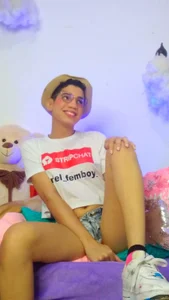 Ariel_Femboy_: Muak! ( 2 фото)