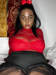 CurvySashiaRed lady for the night Bild 2