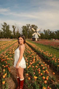 EmmaHazee Traveling the WORLD! Pic 5