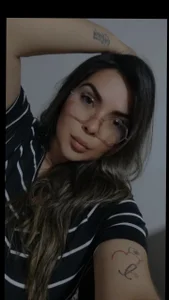 charryluna_25 ESENCIA FEMENINA টি ছবি