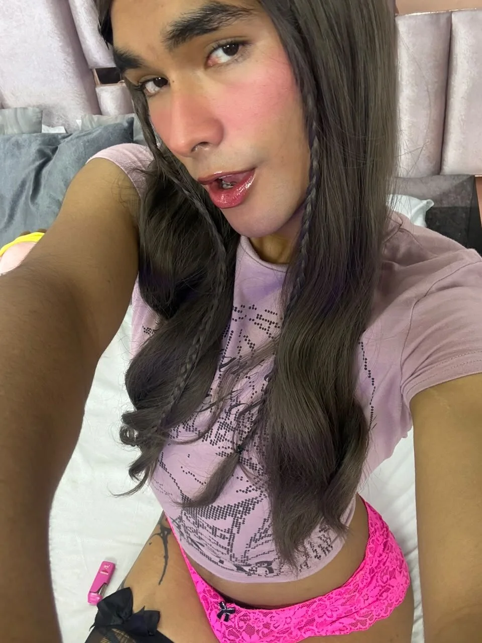 MiaBunyのI’ve got lots of surprises down thereの枚の写真