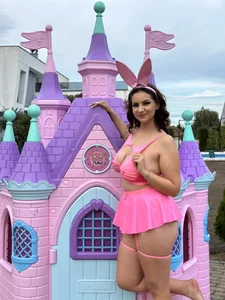 Zdjęcia BelleSkye Sexy bunny in Disneyland 🐰:  4