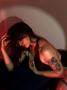 Your favorite fantasy between lights and shadows🔥 od redvelvet__7  3 snímek