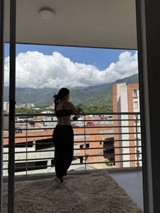 AriaMontgomeryKisses Bild