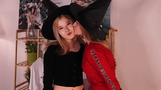 LashandraKrage Public  9টি ছবি