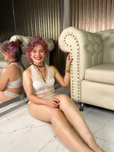 Dalila_Najjar_ my oiled body Pic 3