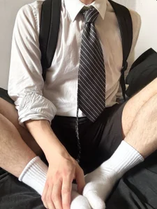 Hey guys, I’m new at college and I hope we hit it off and become friends! de HardStrikee  5 Imagens