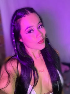 miaking12 MIA.  2টি ছবি