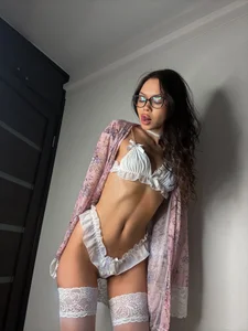 EllieVixen At home in white lingerie 🪽 Foto 8