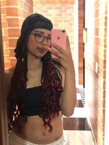 mia_volkov MORE OF ME Foto 5