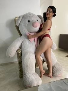 SalomeeHills Do you want to be my stuffed animal? Pic