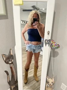 NikkiLynnErotic Public Pic 7