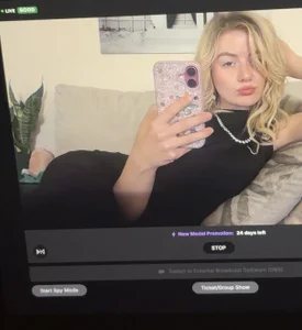 blondebunny999_999 Public Pic 5