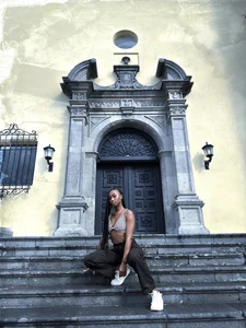 ahvi_ebony Public Pic 2