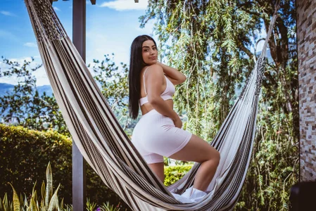 𝗠𝘆 𝗳𝗮𝘃𝗼𝗿𝗶𝘁𝗲 𝗽𝗹𝗮𝗰𝗲, 𝗴𝗿𝗲𝗲𝗻 🌻🌺 de Eyes_Duque  3 photos