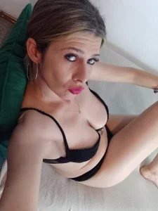 Anne_Blueeyes It s summer time in my black costume 🖤 Pic