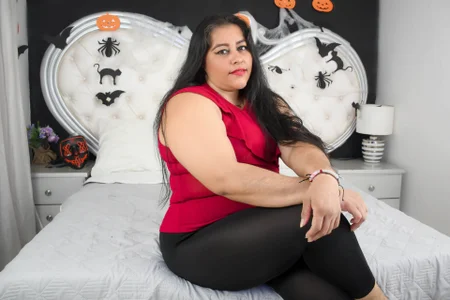 SexxyPamela A red for your craving Pic 3