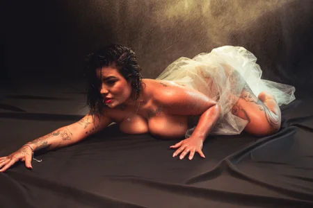 MaddyGray_ Woman, you are water, free and eternal. Bilde 5