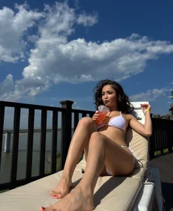 Riddle_Lay Public Kuva 4