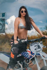 MeganWhite3 ♥ MOTOR STREET ♥ Pic 3