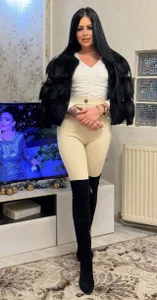 VanessaVale_ Public slika
