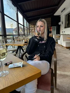 LucyLextonX kullanıcısının Holiday girl 🌲✈ albümü -  3 fotoğraf