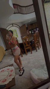 Valerie-S Public  2টি ছবি