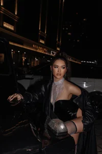 Denise_Garciia black luxury Pic