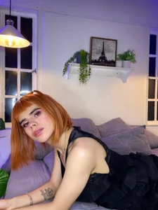 emma_cut3_ YOUR QUEEN slika 3