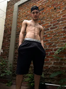 1Tommy9 Public  5. fénykép