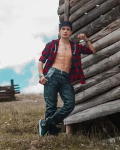 Jeick-Dawson YOU LUMBERJACK Pic 2