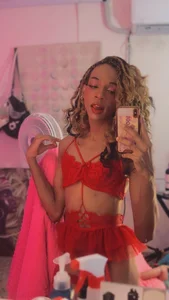 DakotaRosee Happy end of the year, 2025, thank you to everyone who contributed to be part of my community. slika 3