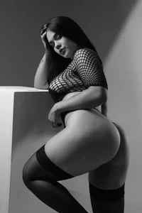 BellaLeclair More of me 🖤 Εικόνα 4