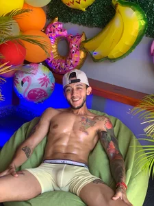 jonas_conor: Summer! 🍍🍉🍋😋 ( 5 фото)