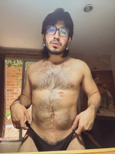 Hairy body and chest, come and lick every part of me! de Ackerman_Eren_  2 Imagens