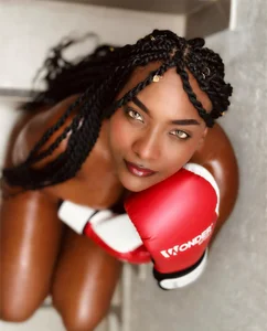 Coral_Lise Sexy black and strong Pic 3