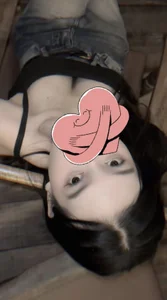 Pari_Kilian22 Ri xinh lắm nên mấy bé đừng soi Ri nữa 🤣 টি ছবি