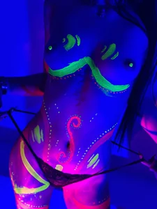 CristalCornner_ NEON 🌈✨ Pic 3