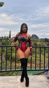 ElleGisellee BEWARE, YOU COULD FALL INTO MY RED 🕷️🕸️👻 รูป  2