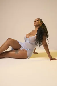 anahi_ryan_ GODDESS BRUNETTE💎  2টি ছবি