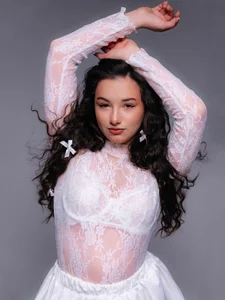 Amber_Bond Public Poză 6